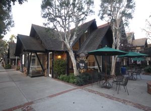 Lumberyard Shopping Center www.lagunabeachcityguide.com Lumberyard Shopping Center